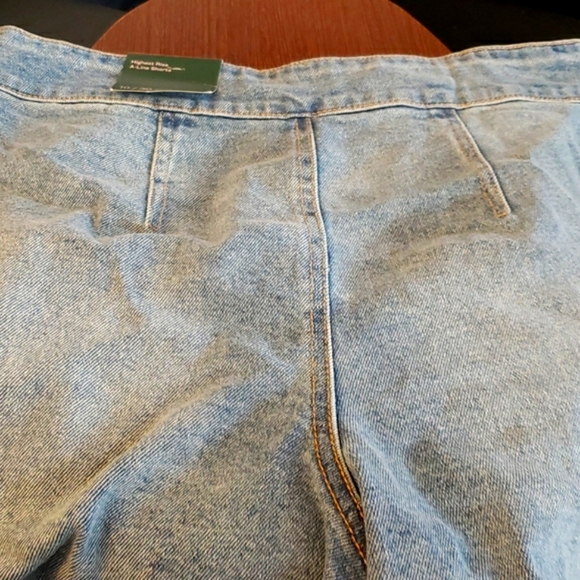 Wild Fable Super High Rise Pleated Bermuda Jean shorts Medium wash Size 14 - Picture 4 of 7